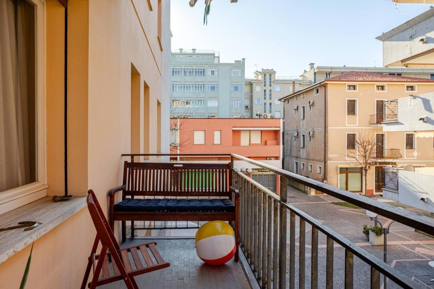 Sunny Home, appartamento in centro e vicino alla spiaggia Grado Esterno foto